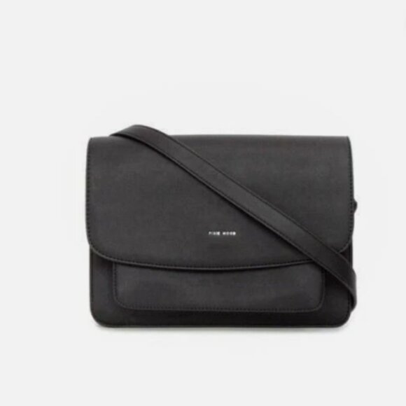 New! Pixie Mood Zoe Crossbody Bag Purse in Black Vegan Leather - Picture 2 of 13